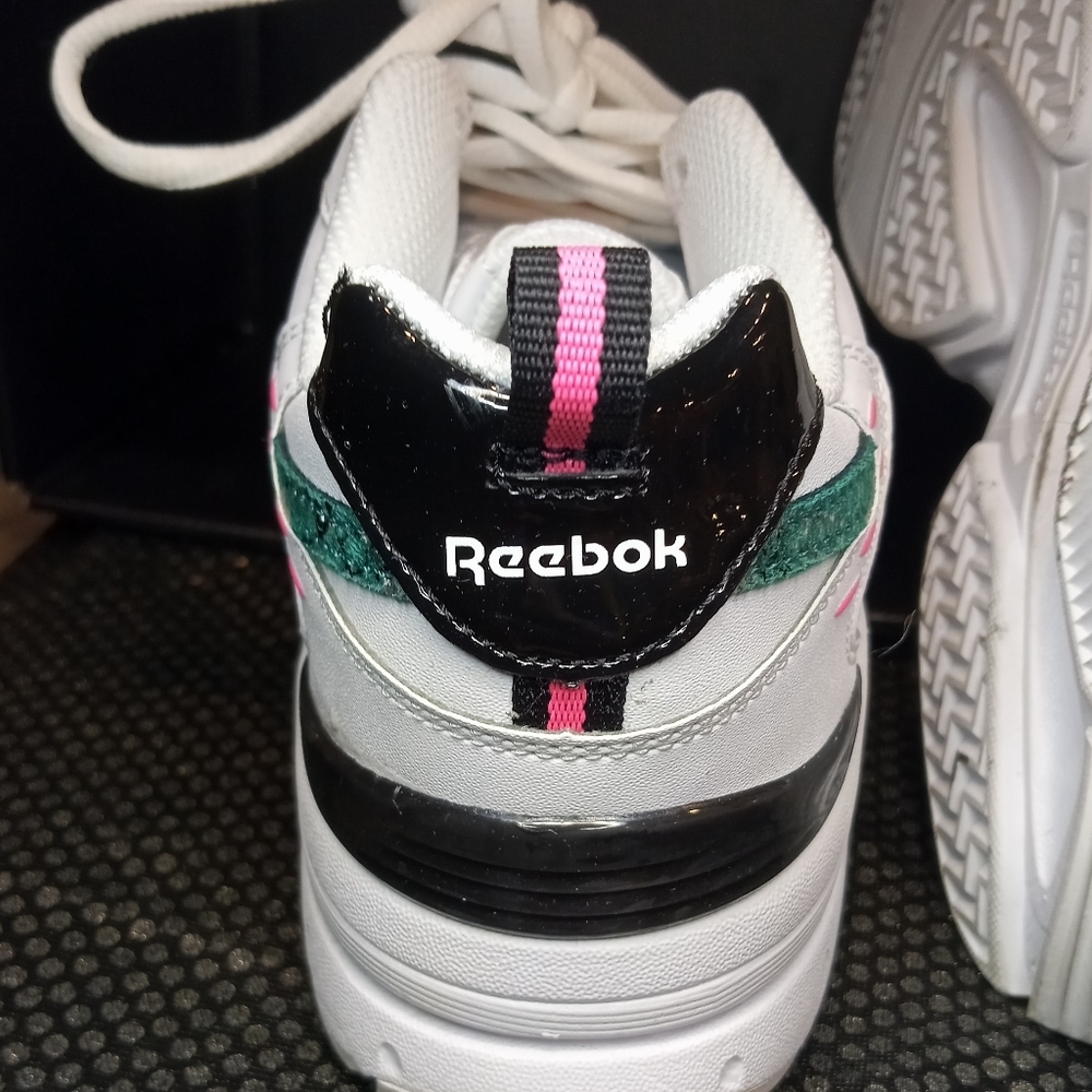 White Reebok sneakers - Picture 3 of 6